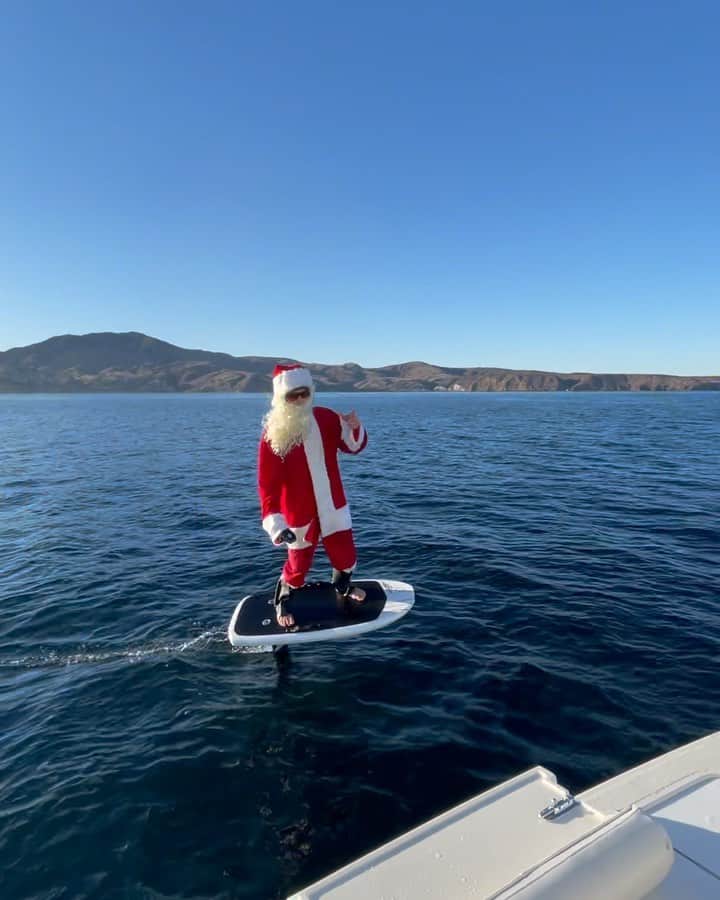 ブロディ・ジェンナーのインスタグラム：「Santa’s got some swag this year 🤙🏼」