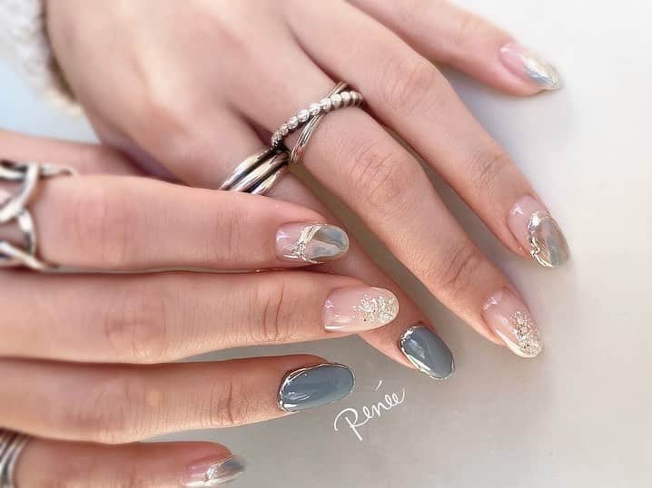 ネイルサロンレネのインスタグラム：「.﻿ ﻿ design▶︎▶︎ 川崎 @renee_mai.213 ﻿ ﻿ くすみカラーで﻿ ニュアンス❤︎❤︎﻿ ﻿ ﻿ nailsalon Renée®︎﻿ ￣￣￣￣￣￣￣￣﻿ TV.メディア出演﻿ スタッフ全員資格保持者﻿ カラー300種類以上﻿ パーツ1000種類以上﻿ 雑誌掲載デザイン多数﻿ ﻿ ﻿ ﻿ ▫︎Renée梅田本店﻿ 【open-close】10:00〜21:00﻿ 【定休日】不定休﻿ 【add】大阪市北区堂山町15-23-908﻿ ﻿ ▫︎Renée les deux梅田店﻿ 【open-close】10:00〜21:00﻿ 【定休日】不定休﻿ 【add】大阪市北区堂山町15-23-1003﻿ ﻿ ▫︎Renée by Beauland Ashiya芦屋店﻿ 【open-close】10:00〜21:00﻿ 【定休日】不定休﻿ 【add】芦屋市業平町6-11 Ashiya grotto 302﻿ ﻿ ﻿ ﻿ ﻿ ▶︎▶︎▶︎初回クーポンご利用頂けます﻿ ￣￣￣￣￣￣￣￣￣￣￣￣￣￣￣￣﻿ ご予約はプロフィールTOPのリンク内﻿ URLをご利用下さい。﻿ ﻿ ﻿ ﻿ メニューに迷った方やご相談は…﻿ ﻿ 　　🤍Renée公式LINE🤍﻿ ─────────────﻿  【@bos7903t】←※@から入力🔍﻿ ﻿ ﻿ ﻿ ﻿ ﻿ #nail#nails#gelnails#nailart#ネイル#ジェルネイル#美甲#네일#젤네일#nailsalonrenee#ネイルサロンレネ﻿ #大阪ネイルサロン#梅田ネイルサロン#芦屋ネイルサロン#ビジューネイル#おしゃれネイル#お洒落ネイル#シンプルネイル#きれいめネイル#大人ネイル#上品ネイル#ナチュラルネイル#ヌーディネイル﻿ #ニュアンスネイルデザイン#冬ネイルデザイン﻿」