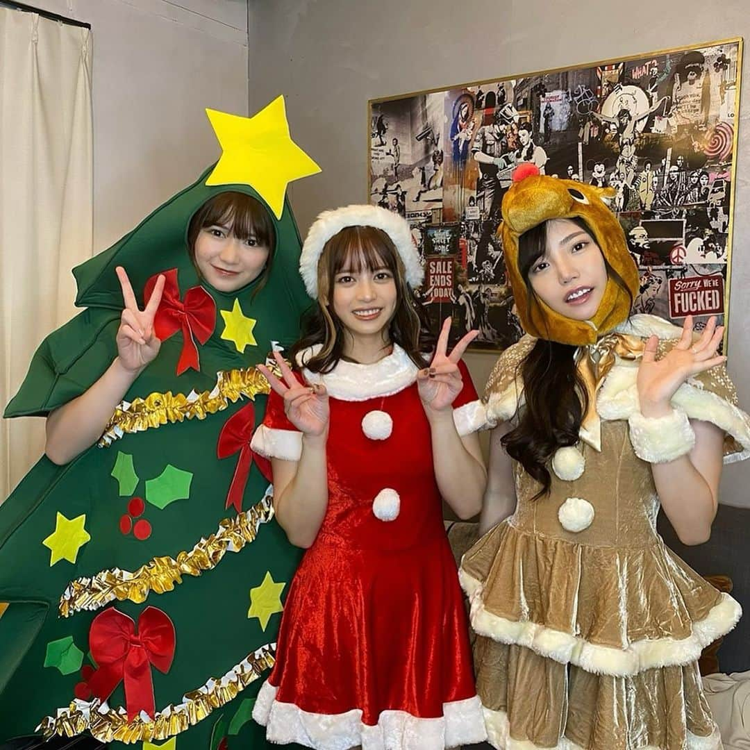 吉崎綾さんのインスタグラム写真 - (吉崎綾Instagram)「クリスマス企画のYouTubeが 昨日更新されたよ♡チキン食べ比べ10選！！！是非見てね！！ #コスモス防衛隊」12月22日 11時15分 - yoshizaki_aya