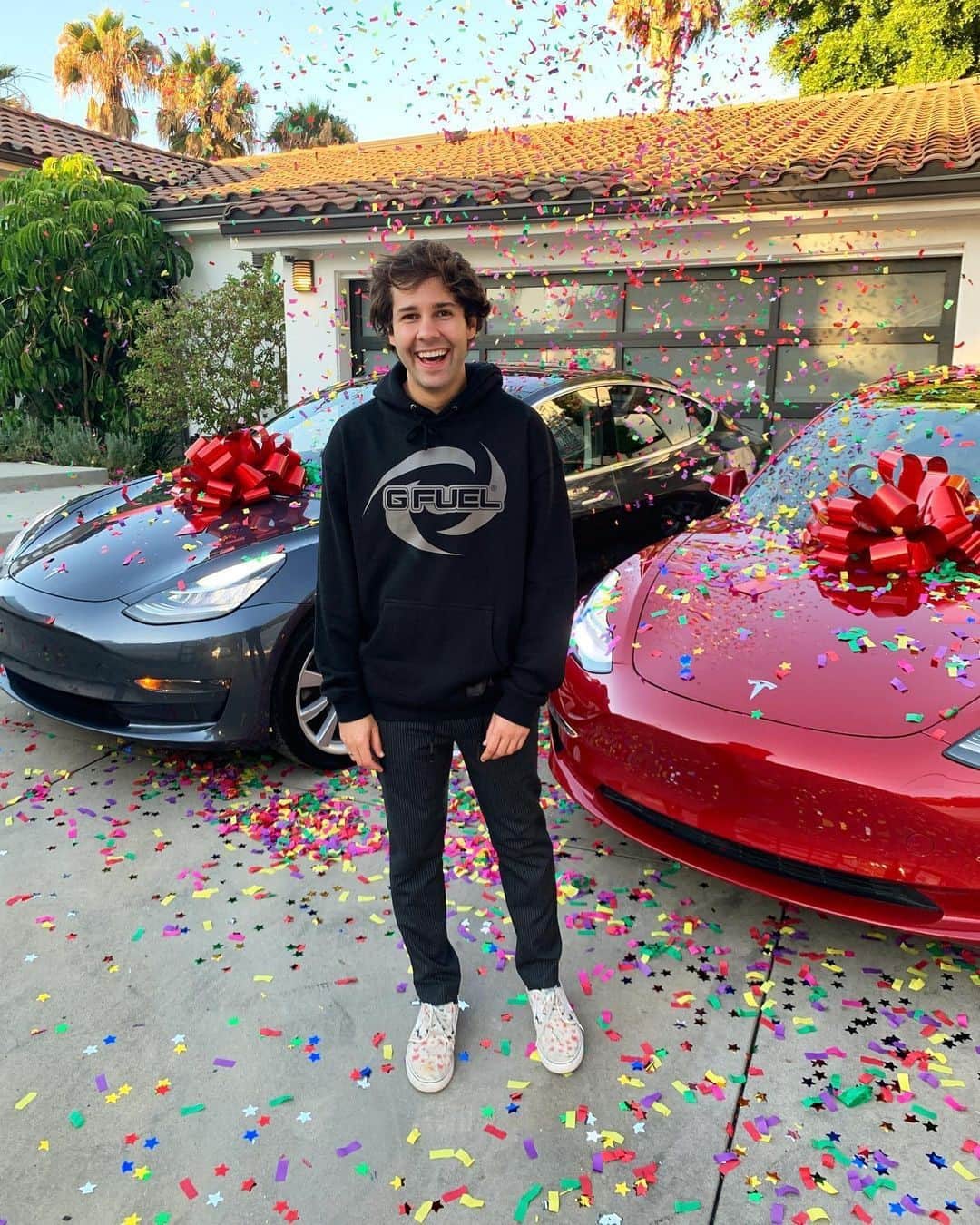 E! Onlineさんのインスタグラム写真 - (E! OnlineInstagram)「What surprised you the most about Forbes' highest-paid YouTubers chart, and why was it David Dobrik not being #1? The full list, topped by a very wealthy 9-year-old, is in our bio. (📷: Instagram)」12月22日 11時30分 - enews