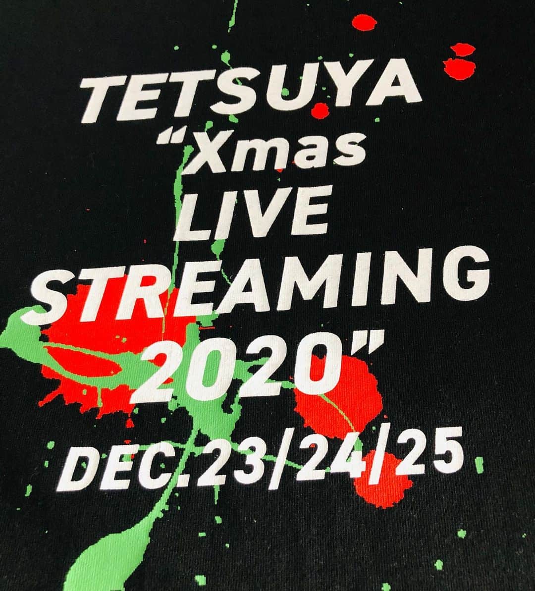 逸見太郎のインスタグラム：「明日から3日間 各日20時〜開演予定  #TETSUYA#xmaslivestreaming2020  #thejuicybananas#配信ライブ#céluxe   ちょっぴり参加させて頂いております🍌^_^ TETSUYA official goods storeにて 視聴チケットをご購入頂けます。」
