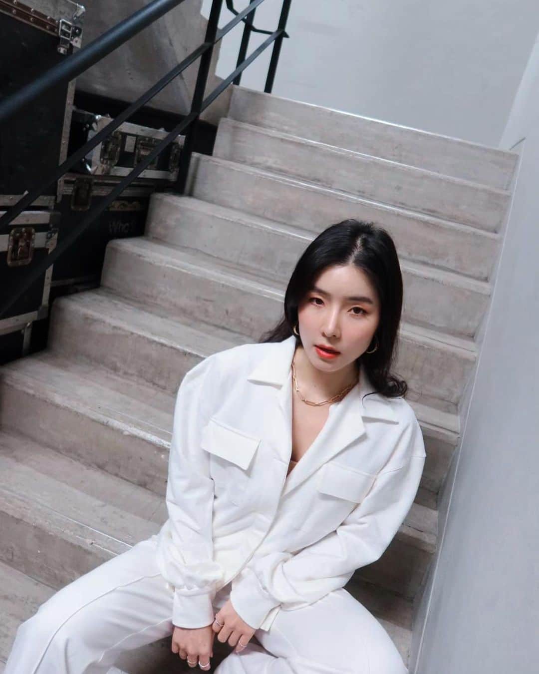 GYEON SEOのインスタグラム：「_* 🤍🤍🤍 . . @blueeye.studio」