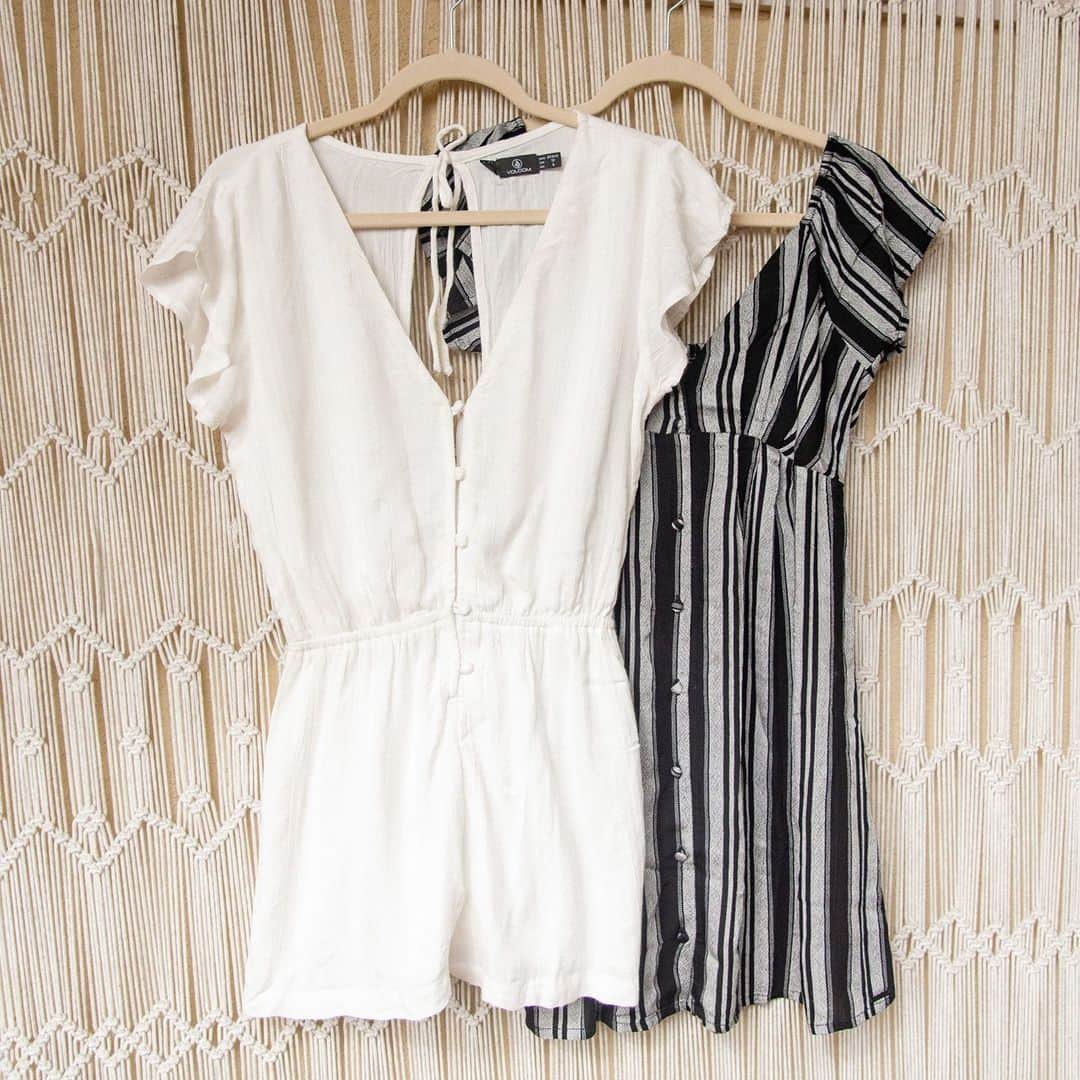 ボルコムのインスタグラム：「Dresses? 💫  or Rompers? 🌟  Which one do you gravitate towards? 🤔 @volcomwomens #taptoshop」