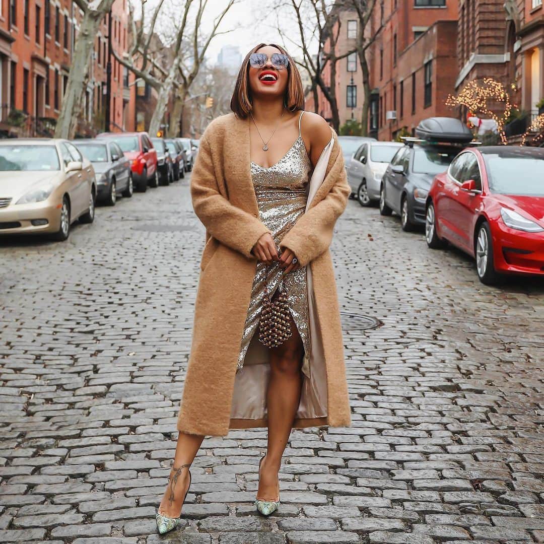 ブラックハローのインスタグラム：「Holiday's with BH // @hintofglamour is all of us the Monday before Christmas ✨ #BHStyle ⁠」