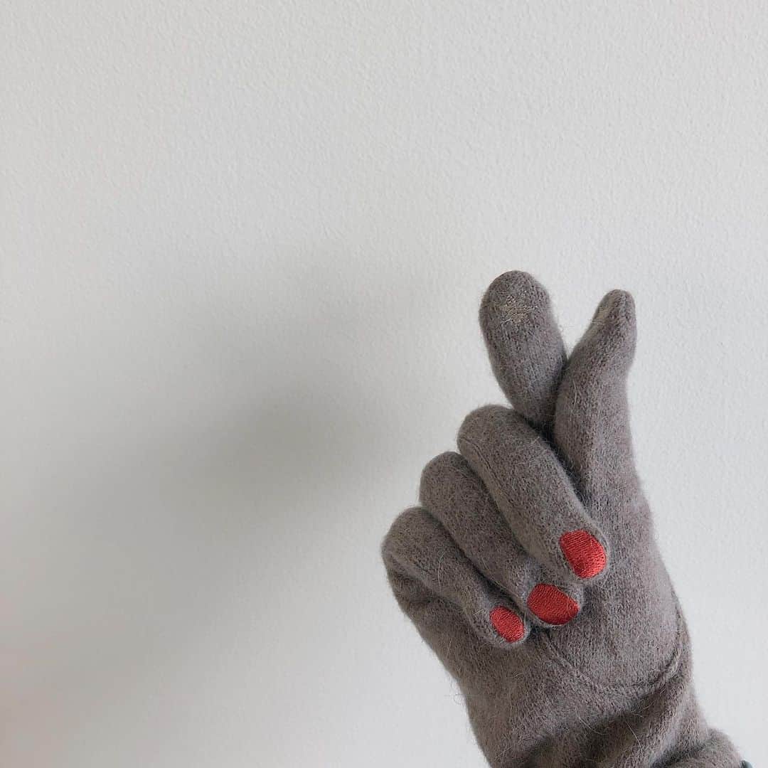 オーバーライドさんのインスタグラム写真 - (オーバーライドInstagram)「⚪︎ 【recommend】 ・ ギフトにも人気なネイルグローブ🎁 今年も入荷しております。 1番右のカラーはオンラインストア限定カラー💅 ・ ・ #カオリノモリ #kaorinomori #ネイルグローブ #手袋 #てぶくろ #冬小物 #クリスマスギフト #nail #glove #winter #fashion #christmas」12月22日 12時22分 - kaorinomori_official