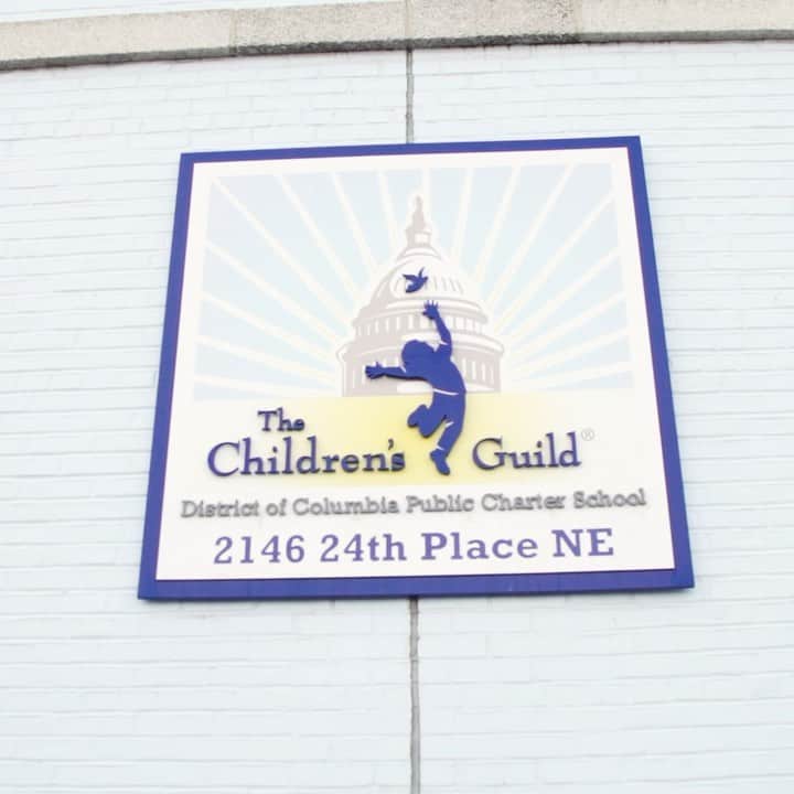 ラッセル・ウェストブルックのインスタグラム：「Today, I partnered with The Children’s Guild DC Public Charter School to host our 1st Washington D.C. (COVID-19 safe) holiday drive, earlier this afternoon! I handed out masks, backpacks, and some my signature Jordan shoes to nearly 300 students at The Children’s Guild in grades K-8. We are looking forward to continuing our work and connecting with the inner-city youth here in the DMV to empower them to ask, Why Not? in the face of adversity and inspire them to be the change they want to see in the world! We are excited to be here!   #whynot #impactandinspire #dmv」