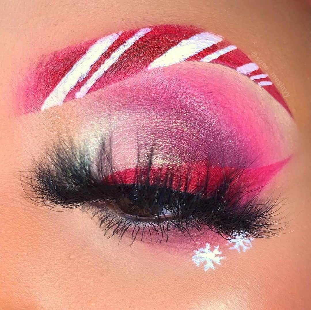 Jeffree Star Cosmeticsさんのインスタグラム写真 - (Jeffree Star CosmeticsInstagram)「Candy Cane Land❤️ @sese_meslayy created this festive eye using our #velourliquidlipstick in the shade Redrum, #BLOODSUGAR eyeshadow palette, #MAGICSTAR concealer, & #EXTREMEFROST in the shade Stripper Magic 🌟 #jeffreestarcosmetics」12月22日 13時01分 - jeffreestarcosmetics