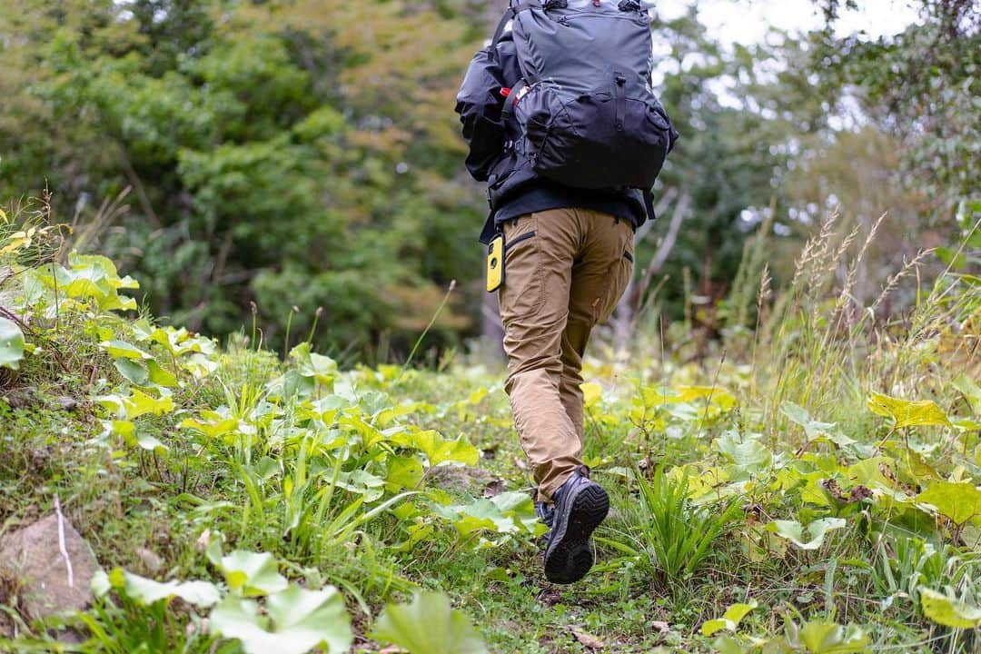 ROOT CO. Designed in HAKONE.さんのインスタグラム写真 - (ROOT CO. Designed in HAKONE.Instagram)「. One scene of hiking.  #root_co #rootco #shockresistcasepro #magreel360 #hike #hiking #gripswany」12月22日 13時19分 - root_co_official