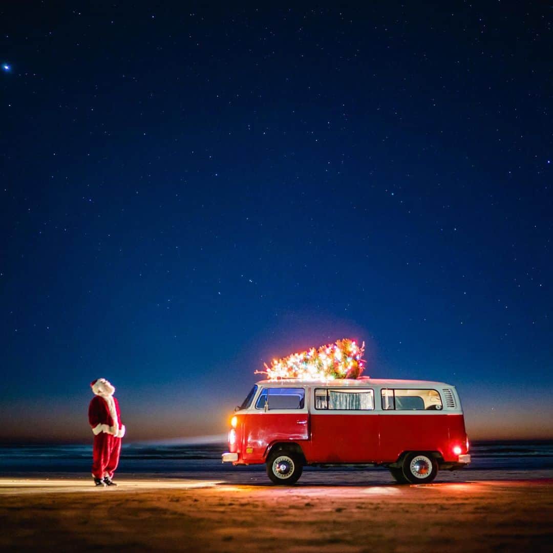 クリス・バーカードのインスタグラム：「It’s practically here...」