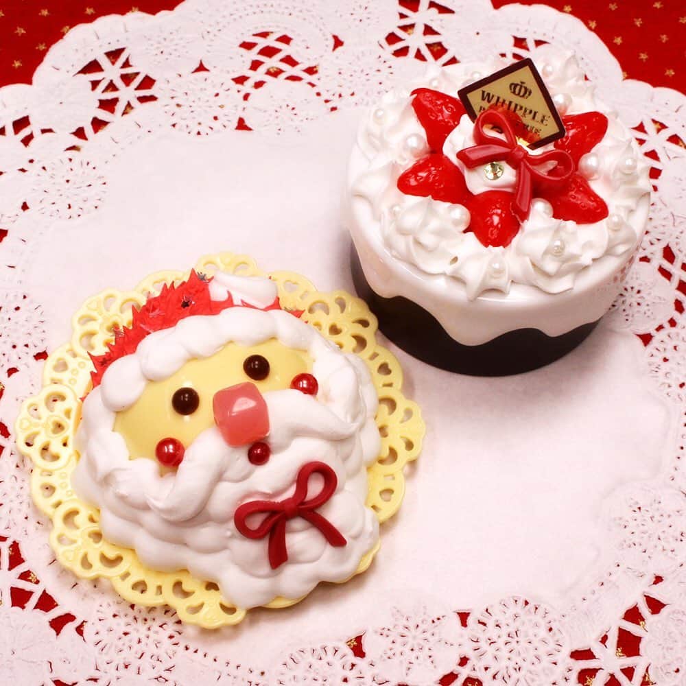 アクアビーズ公式さんのインスタグラム写真 - (アクアビーズ公式Instagram)「クリスマスケーキもクリスマスには欠かせませんよね🎂✨ ホイップる でクリスマス風にデコレーションしたケーキとカップケーキを作りました🍴 実際には食べられませんが、本物みたいでおいしそう❣ . #ホイップる #スイーツアクセ #フェイクスイーツ #スイーツデコ #クリスマスケーキ #クリスマスカップケーキ #クリスマススイーツ #クリスマス #christmas #merrychristmas #happyholidays #happychristmas #enjoychristmas #メリークリスマス」12月22日 13時24分 - epoch1958_jp