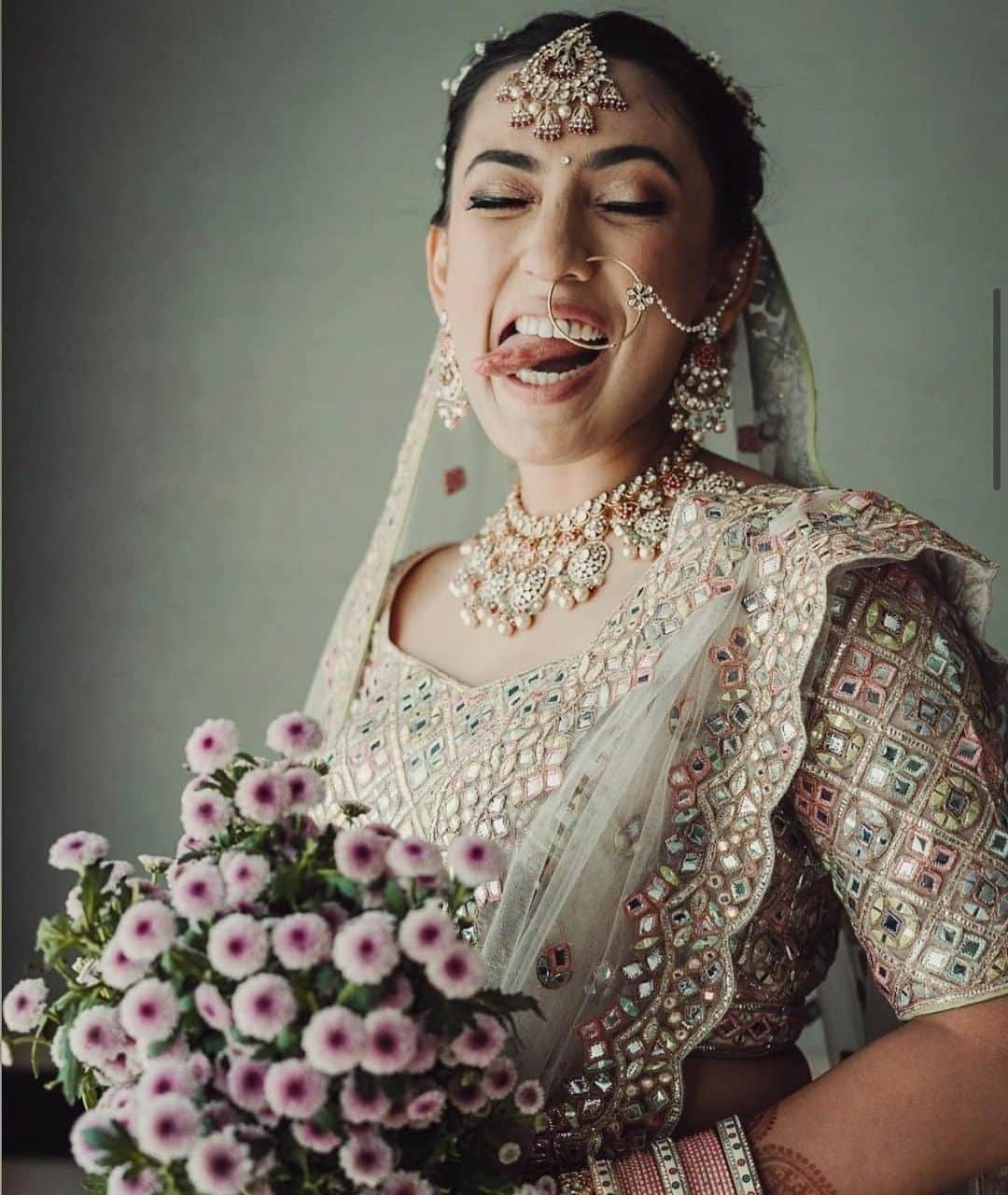 Indianstreetfashionさんのインスタグラム写真 - (IndianstreetfashionInstagram)「The bride knows how to have fun 😉😎 #indianstreetfashion @indianstreetfashion #indianwedding  #wedding #weddingsofinstagram #instawedding  #covidweddingplanning #bridesofindia #bridesofinstagram #indianbridaloutfit #weddinglook  #bridestyle #weddingtrend #trend #jewellery #weddinginspo #weddingplanner #weddingblogger #destinationwedding #weddingchoreography #sangeetperformance #bridaljewellery #couture #weddingjewellery #weddingshopping #weddingseason #wedding2020  Bride : @hiral__mehta」12月22日 13時26分 - indianstreetfashion