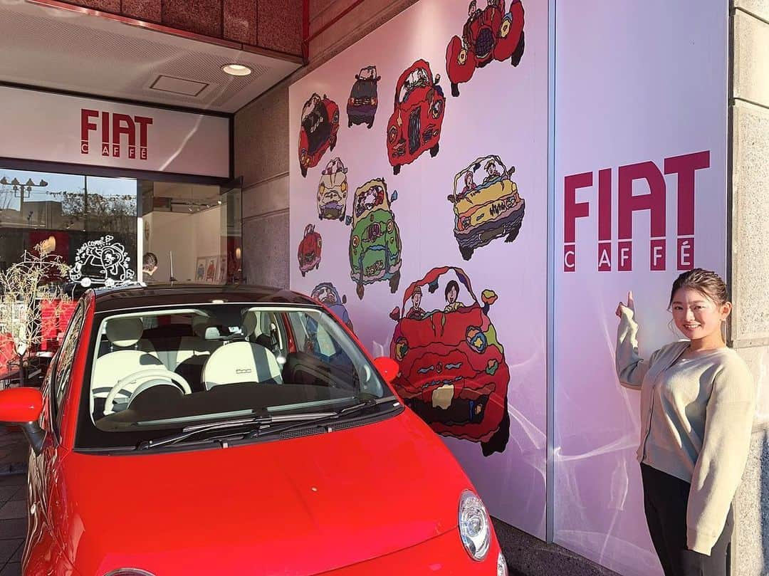 吉川桃のインスタグラム：「＊ 先日スポンサーをしていただいているトリコローレ東都様が運営するFIAT caffe松濤に年末のご挨拶にいってきました🙂 可愛いお店でFIATもたくさん展示されてます👏 食事も美味しいので気になるかたはぜひ🙋‍♀️💓  #fiat  #fiatcaffe松濤」