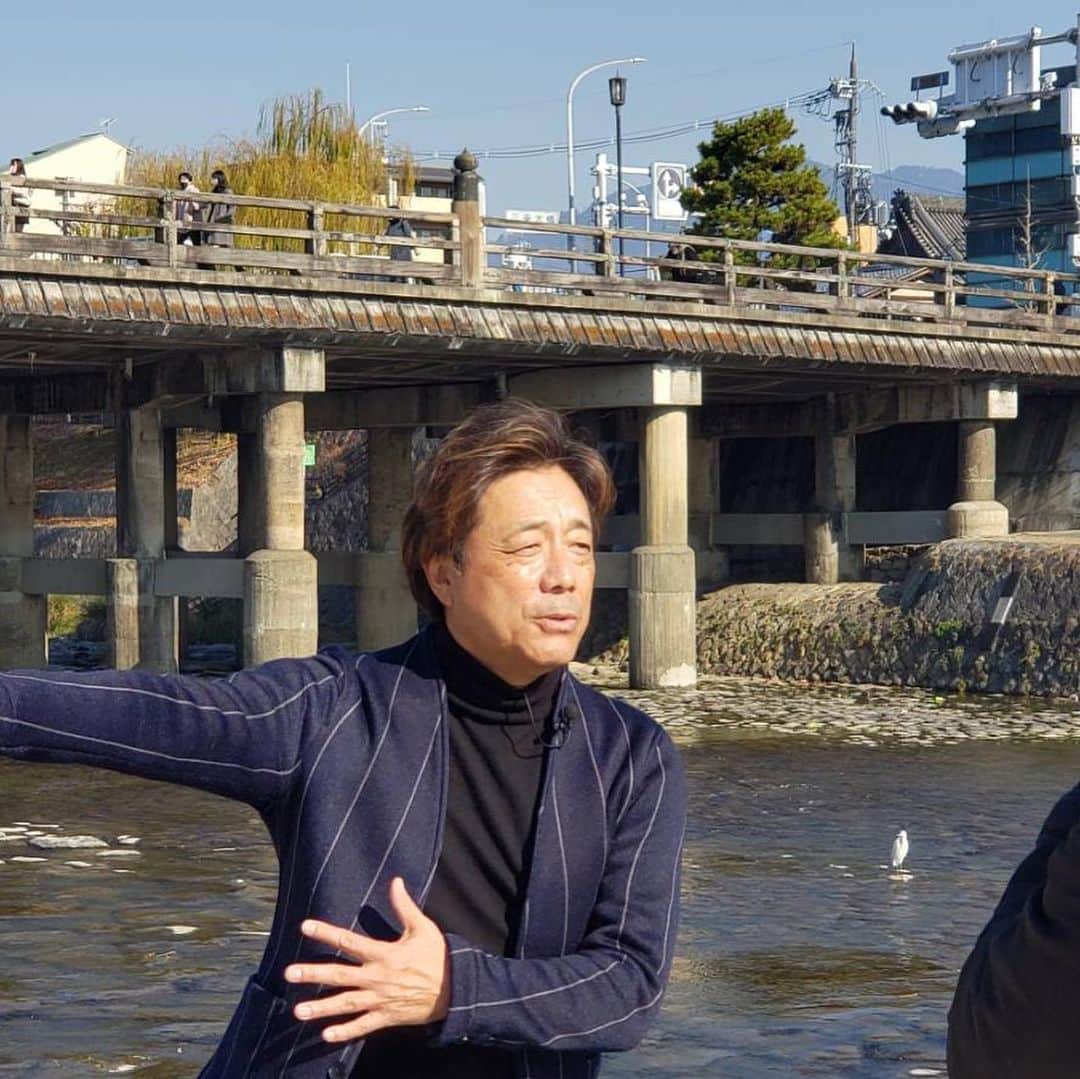 長江健次さんのインスタグラム写真 - (長江健次Instagram)「昼前の鴨川…心地良い風が吹いてました。  大好きな三条大橋…鴨川沿い…いろんな繋がりに感謝…出逢いに感謝…東京に戻ってます。  明日は朝から長野県小海リエックスへ…TVの撮影…こちらも出逢いのおかげ…何事も諦めず地道に…明日も感謝しながら頑張ります。」12月22日 13時46分 - nagaekenji0717