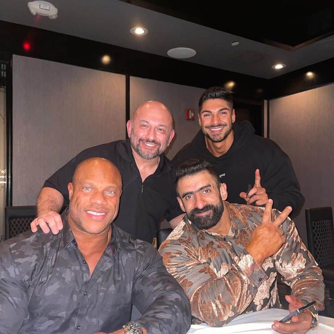 Phil Heathさんのインスタグラム写真 - (Phil HeathInstagram)「At the end of an incredible week, it's a pleasure to spend quality time with quality people.   #Repost @andreideiu_ ・・・ Great times with great people 🍻 @hanyrambod  @hadi_choopan  @philheath」12月22日 13時55分 - philheath