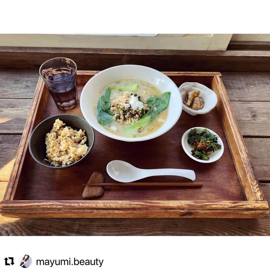 ヒデトレさんのインスタグラム写真 - (ヒデトレInstagram)「🌬💨✨🌈  #Repost @mayumi.beauty with @make_repost ・・・ .﻿ 風の時代スタート✨﻿ ﻿ 約200年ぶりの大きな時代の転換期に﻿ 朝からアーシングして、神社に行って﻿ ヒデトレして、美味しいご飯食べて﻿ なんて幸せな時代の始まりだ✨﻿ ﻿ 自然も人間も人生も 全て巡っている☺️﻿ どんどん進化していくぞ♫﻿ ﻿ ﻿ @hidetore ﻿ @syokuyabo  #アーシング #海 #風の時代 #自然と繋がる  #リフレッシュ #葉山 #横須賀 #転換期 #感謝  #メンテナンス #チューニング #身体を整える」12月22日 14時13分 - hidetore