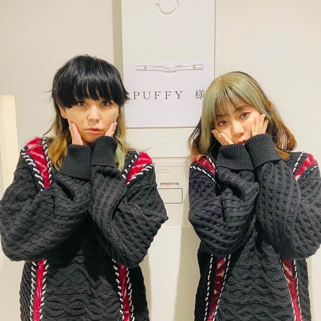 PUFFYさんのインスタグラム写真 - (PUFFYInstagram)「今夜OA!!  去年のNYでのライブ以来久しぶりにMISIAさんと共演させて頂きました！ 日テレで放送され、その後はHuluでもお楽しみ頂けます。  皆様、素敵なX'Masを🎄  日本テレビ「HAPPYクリスマスおもちゃ屋 MISIA」　　 地上波 : 12/22(火)23:59-24:54O.A. Hulu配信 : 12/22(火)24:54～スタート  #puffy #puffyamiyumi #misia #christmas #live」12月22日 14時11分 - puffyamiyumi_official