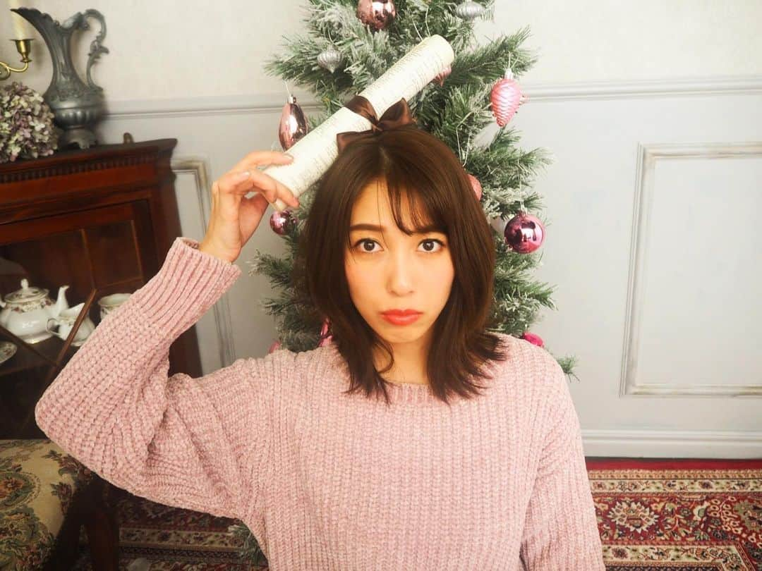 秦瑞穂さんのインスタグラム写真 - (秦瑞穂Instagram)「今年の秦は27日までクリスマスです。  今日からチケット販売開始の #はたほり個人面談 もあるので、ぜひ2020ラストお話ししましょ😊  オンラインイベントやグッズ、出演情報などお知らせ系の事は基本Twitterに書いているのでチェックしてね✨  クリスマスの飾り取るのもったいなくて年末まで飾ってそうだなぁ...🤣  . .  . .  #秦瑞穂#はたほり#一年前#photo#ふぉと部#フォトブック#クリスマス#merrychristmas#christmastree#xmas2020#🎄#follow#me#followme#japan」12月22日 14時24分 - hatamizuho