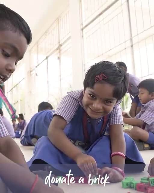 カトリーナ・カイフのインスタグラム：「So proud to present to you all the school built from the ground up by my mom and her charity. Since 2015, Mountain View School in Madurai has actively been working to provide quality English-medium education to lesser privileged children. They currently teach  two hundred students, have classrooms upto grade four and need to add 14 more.   Let us do our bit so that more and more children can fulfill their dreams. Considering the tough times we are in, it is even more important to be there for one another.  To donate, please visit the link :-  https://www.ketto.org/fundraiser/our-students-are-growing-please-help-our-school-grow」