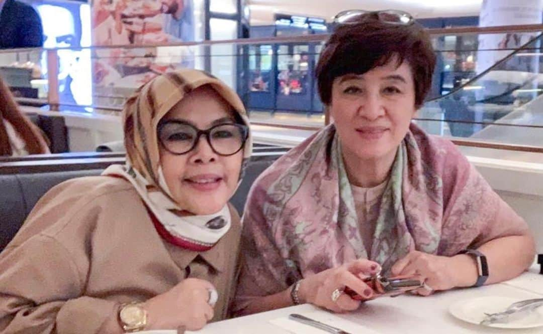 Syahriniさんのインスタグラム写真 - (SyahriniInstagram)「• Selamat Hari Ibu Mama Wati & Mama Reiko !  _______________ 𝓢𝓨𝓡 _____________  #PrincesSyahrini」12月22日 14時35分 - princessyahrini