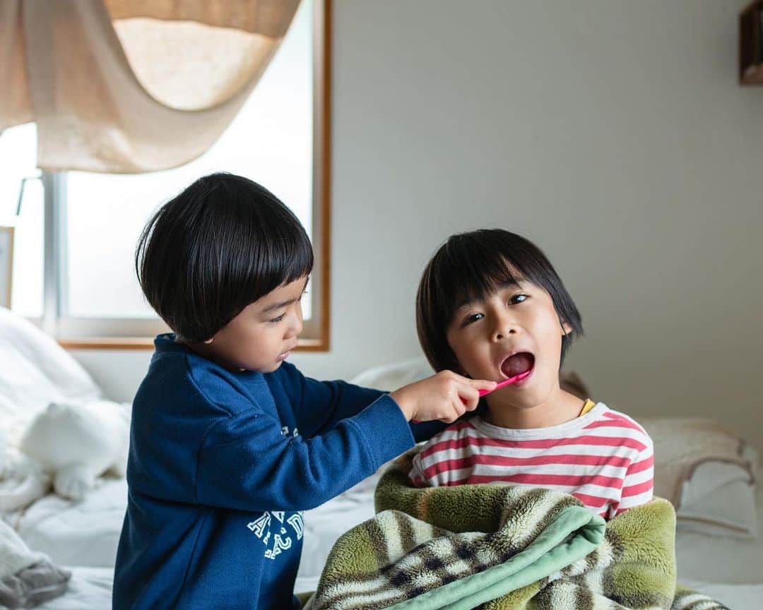 セソコマサユキのインスタグラム：「ハミガキ。  #沖縄 #移住 #子育て」