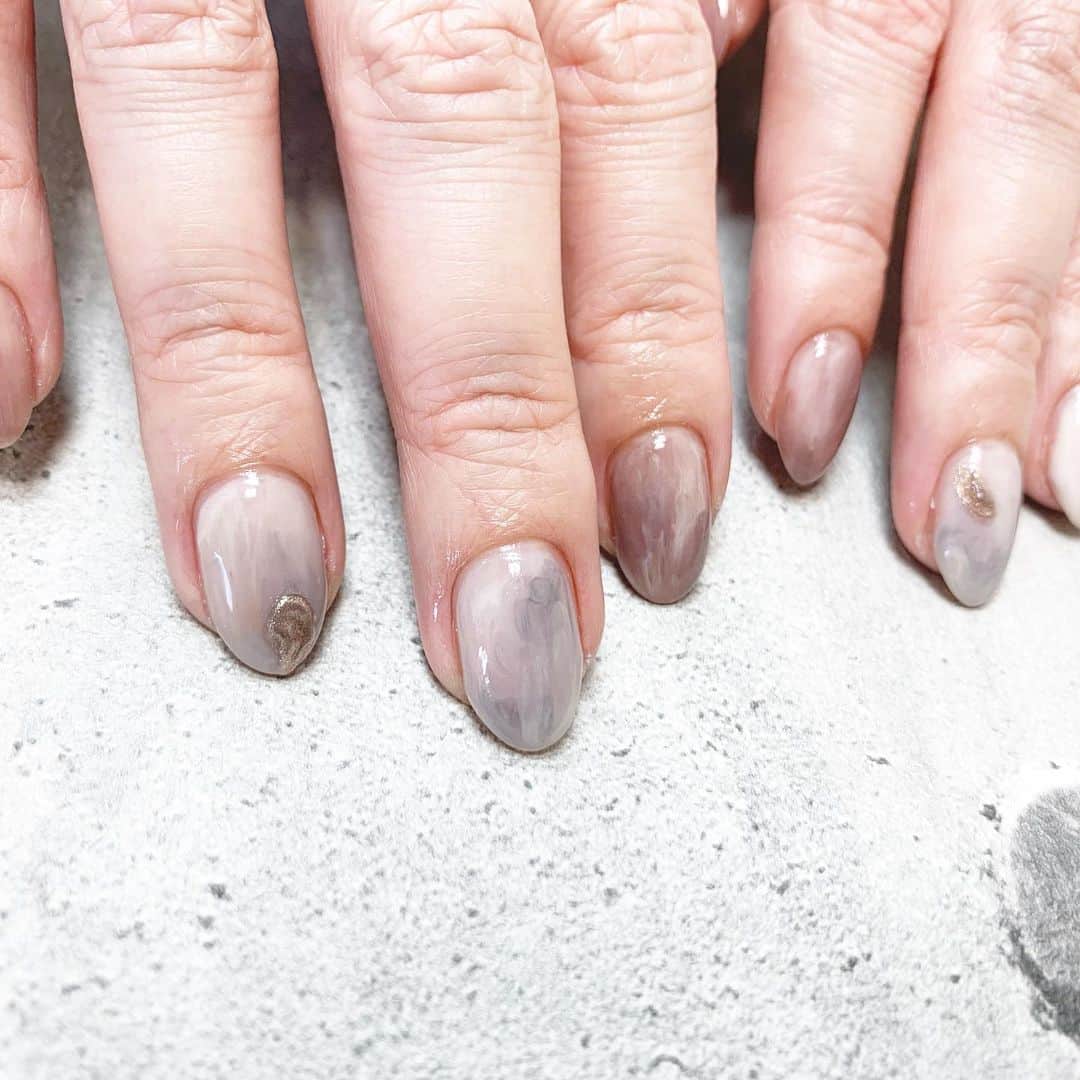 ruk6ruk6のインスタグラム：「2020.12 nail   #もやもやネイル #ショートネイルデザイン #ネイル #ネイルデザイン2020 #ニュアンスネイル #ニュアンスカラー　#ニュアンスネイルデザイン #大理石ネイル」