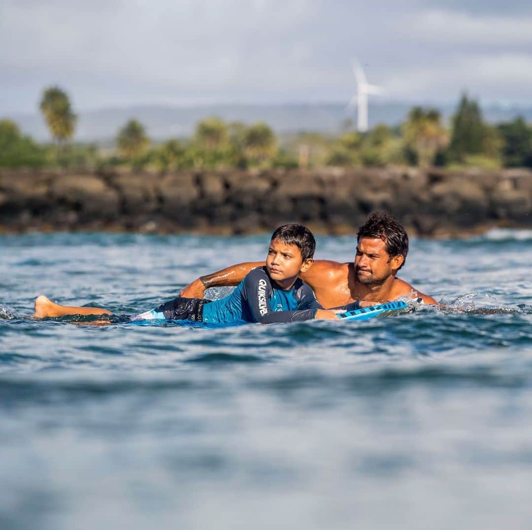 ミシェル・ボレーズさんのインスタグラム写真 - (ミシェル・ボレーズInstagram)「Priceless moment with my first son ❤️. The ocean brings us together once again .  📷 @badboyryry_」12月22日 14時57分 - bourezmichel