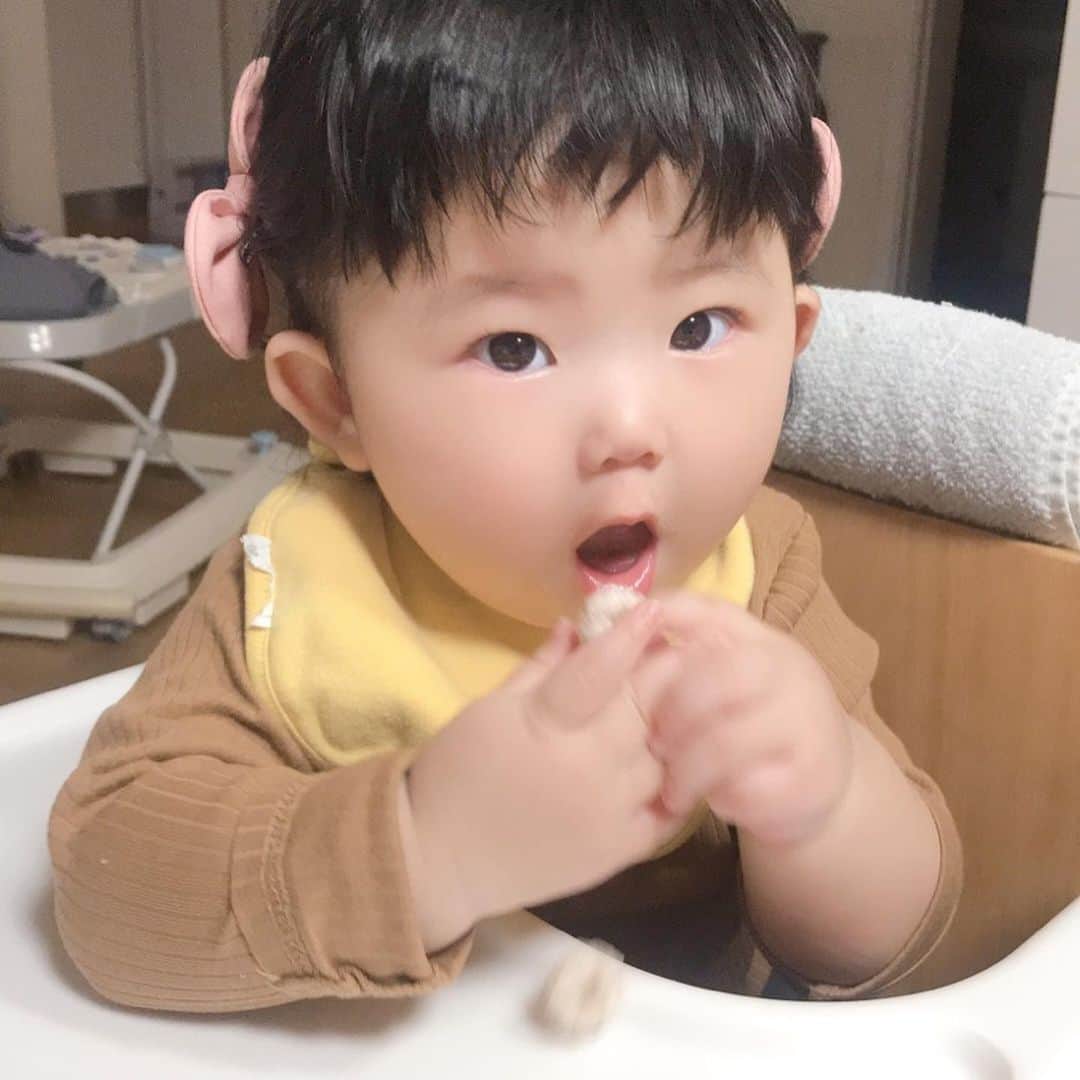 ハン・ジウさんのインスタグラム写真 - (ハン・ジウInstagram)「표현도 많아지고 표정도 많아지고  😯😊😏😠  #이제같이놀기재미있음 #먹는거에진지하다 #내베프랑💕」12月22日 15時04分 - han_jiwooo