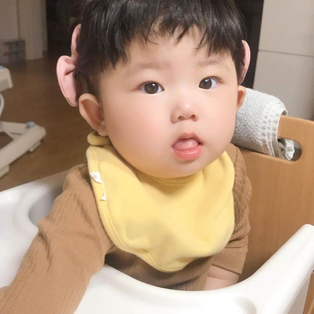 ハン・ジウさんのインスタグラム写真 - (ハン・ジウInstagram)「표현도 많아지고 표정도 많아지고  😯😊😏😠  #이제같이놀기재미있음 #먹는거에진지하다 #내베프랑💕」12月22日 15時04分 - han_jiwooo