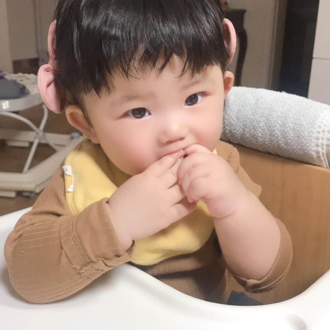 ハン・ジウさんのインスタグラム写真 - (ハン・ジウInstagram)「표현도 많아지고 표정도 많아지고  😯😊😏😠  #이제같이놀기재미있음 #먹는거에진지하다 #내베프랑💕」12月22日 15時04分 - han_jiwooo