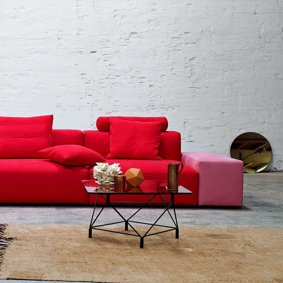 eilersenのインスタグラム：「Spider table is a web of chromium-plated, black lacquered or brass tubes supports the glass or marble plate in your living room.⁠ •⁠ •⁠ •⁠ #eilersen #block #eilersenfurniture #myeilersen #interiordesign #homedecor #sofa #danishdesign #inredning #finahem #interiorlovers #interiordesign #modernliving #minimalism #nordiskehjem #nordicinspiration #nordicliving #craftsmanship #luxurylifestyle #boligindretning #designinterior #livingroominspo #boliginspiration #softminimalism #hemindredning #schönerwohnen #nordicminimalism」
