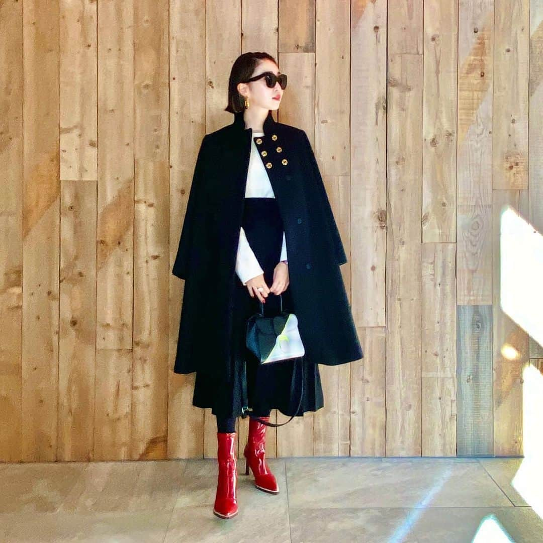 梅谷安里さんのインスタグラム写真 - (梅谷安里Instagram)「OOTD🌿🌿🌿 たまにはモノトーンなシンプルコーディネート🤍 足元の差し色を忘れずに🥰 このプリーツスカートはヘビロテな予感🌿 @reedit_official #ootd#outfit#fashion #coordinate#reedit #リエディ #リエディスタ #エシカルファッション #サステナブル #SDGs#コーデ#コーディネート #大人カジュアル#2020AW」12月22日 15時12分 - anriworld