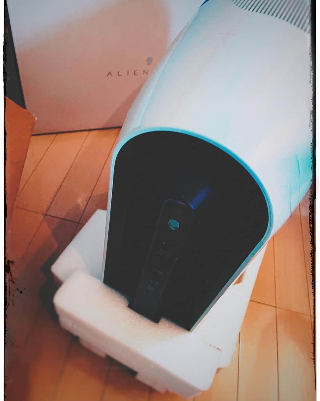 村田充さんのインスタグラム写真 - (村田充Instagram)「20年振りにWindowsPCを買いました。  #alienware」12月22日 15時31分 - mitsumurata