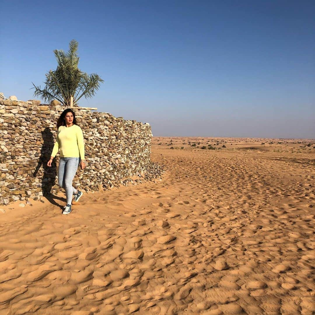 Nargis Fakhri さんのインスタグラム写真 - (Nargis Fakhri Instagram)「Shall we float all the way to the stars? #hotairballoon @ballooning_uae  . Words can’t explain the feeling of peace when up in the sky.  . @thebestconnected ❤️ 🎈」12月22日 15時31分 - nargisfakhri