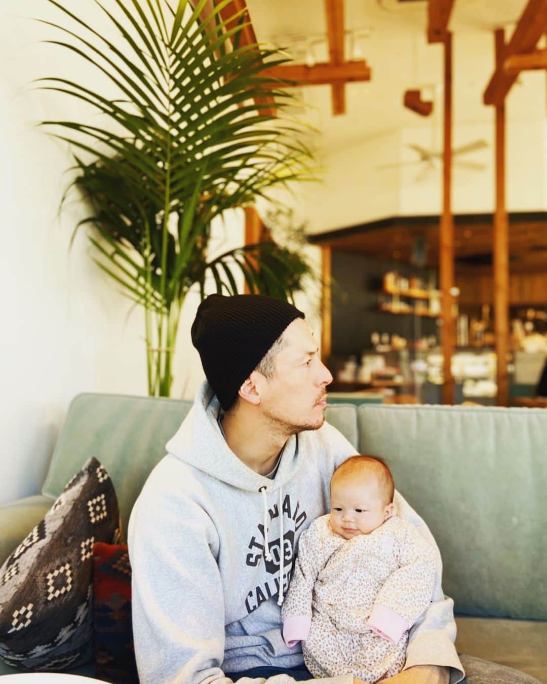 森豪士のインスタグラム：「🇦🇺37歳🇯🇵 風の時代と共に私の37歳の一年もスタート✌🏽 2020年、いろいろ大変な世の中だったけど、森家としては第二子誕生という明るい話題にも恵まれました㊗️✨  これからは妻と娘2人と明るく楽しい家庭を築いて行けるよう、より一層人生頑張ります😆  人生、お一人様一回限り👍🏽 精一杯楽しんじゃいます😊  いつも支えてくれてる皆様、本当に有難う御座います🙏🏽🙇‍♂️」