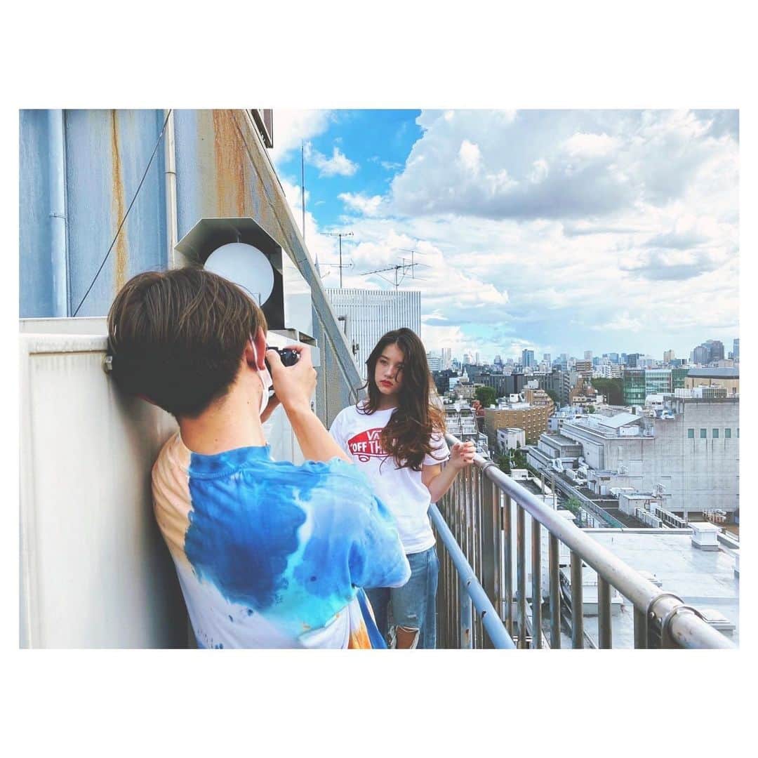 前原穂高のインスタグラム：「撮影の撮影📸😙  @moniyuki_v   #美容室Violet #表参道ヘアサロン #表参道美容室 #表参道美容院 #スタイル撮影 #撮影 #韓国パーマ #韓国ガール #ふんわりパーマ #韓国美人 #20代ヘアスタイル #韓国ヘアスタイル #韓国ヘアアレンジ #根元パーマ #韓国ヘアー #40代ヘアスタイル #30代ヘアスタイル #ヨシンモリ #韓国トレンド #韓国風 #韓国スタイル #韓国ヘア #韓国女子」