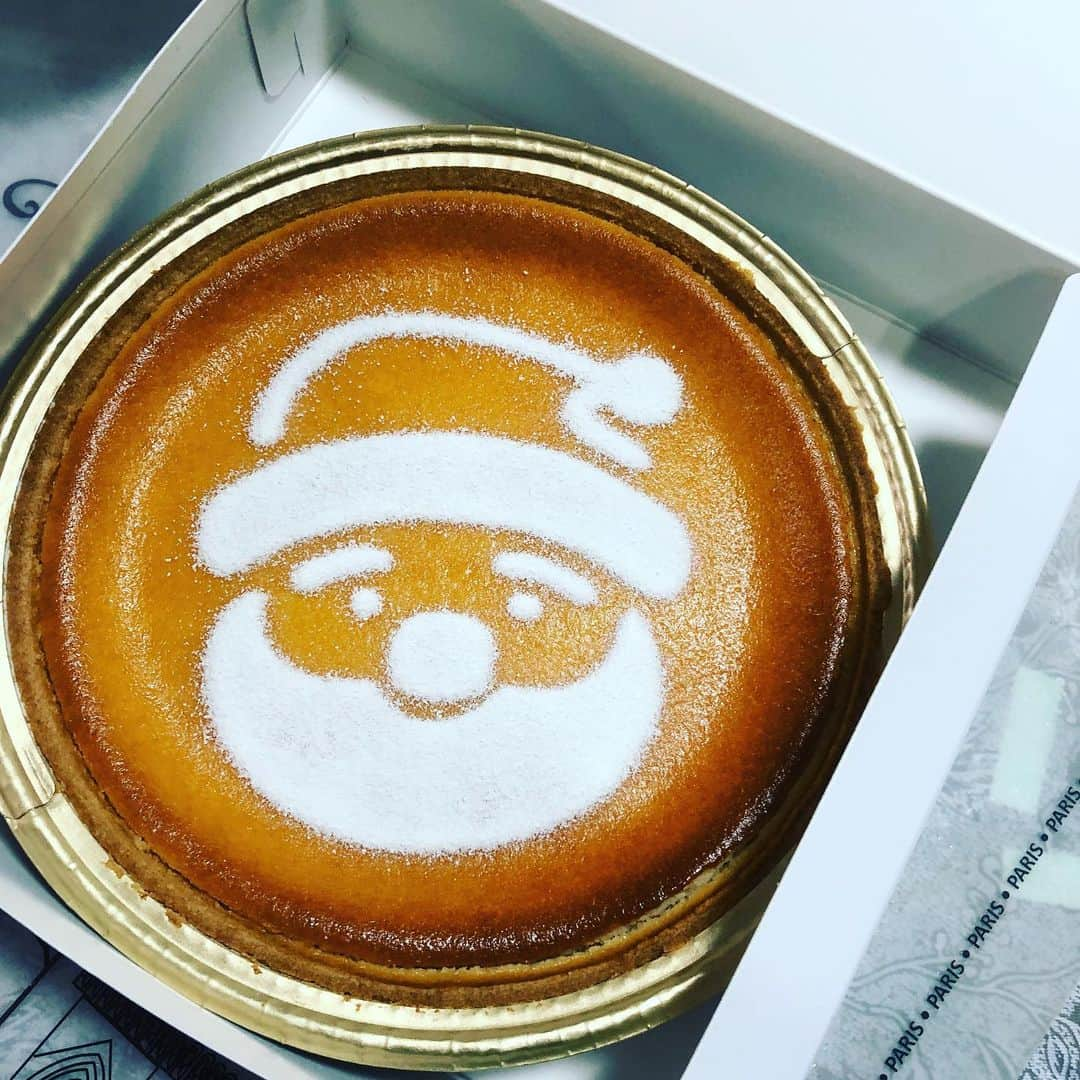 Arisa Nanaseさんのインスタグラム写真 - (Arisa NanaseInstagram)「ちょっと早めのクリスマス🎄✨モロゾフのチーズケーキが可愛すぎて実家に差し入れしました😊❤️ #クリスマスケーキ　#モロゾフ　#サンタ　#サンタケーキ　#クリスマス　#christmascake #santaclaus」12月22日 15時30分 - arisa.nanase