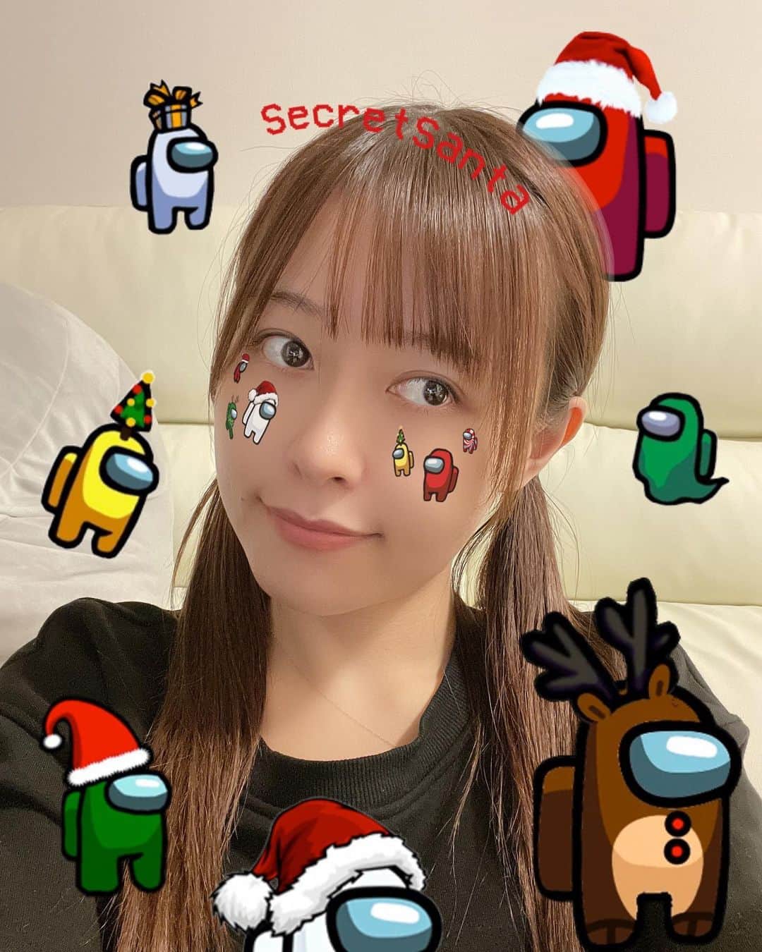 歩乃華（ほのらん）のインスタグラム：「もうすぐクリスマスやぁ🎅 ちなみにもうサンタきた！ (また動画出すww)  そして 今月もお肌のケアしてきました🥺  赤尾先生 @sbc_akao  いつもありがとうございます⭐️ 来月も宜しくお願い致します😢 (毎月お世話になってる🙇‍♂️)  赤尾先生のインスタのリールとか見てたら 二重の整形手術のビフォーアフターがすごすぎて ビックリします！⭐️ 再生数もすごい😭😭😭  凄腕の先生なので みんなもチェックしてね☺️⭐️  #美容 #美肌 #美意識」