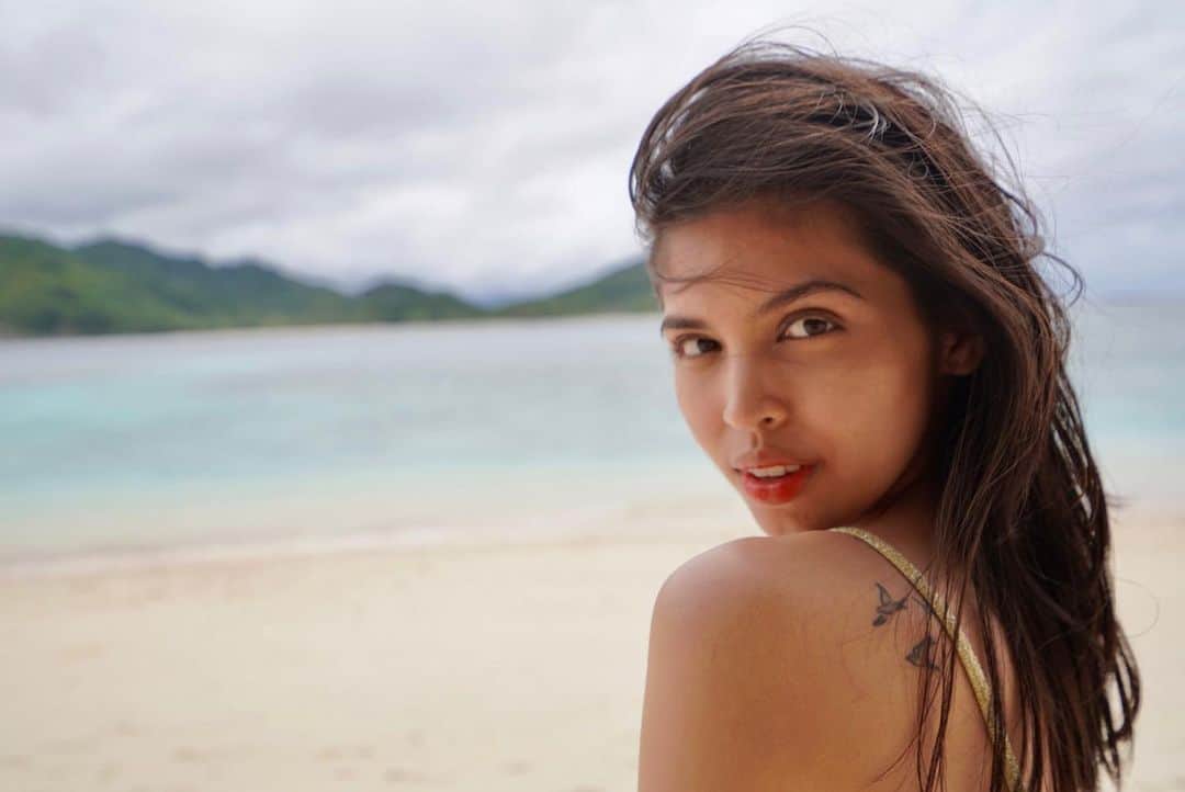 メイン・メンドーサのインスタグラム：「salty air 🌤」