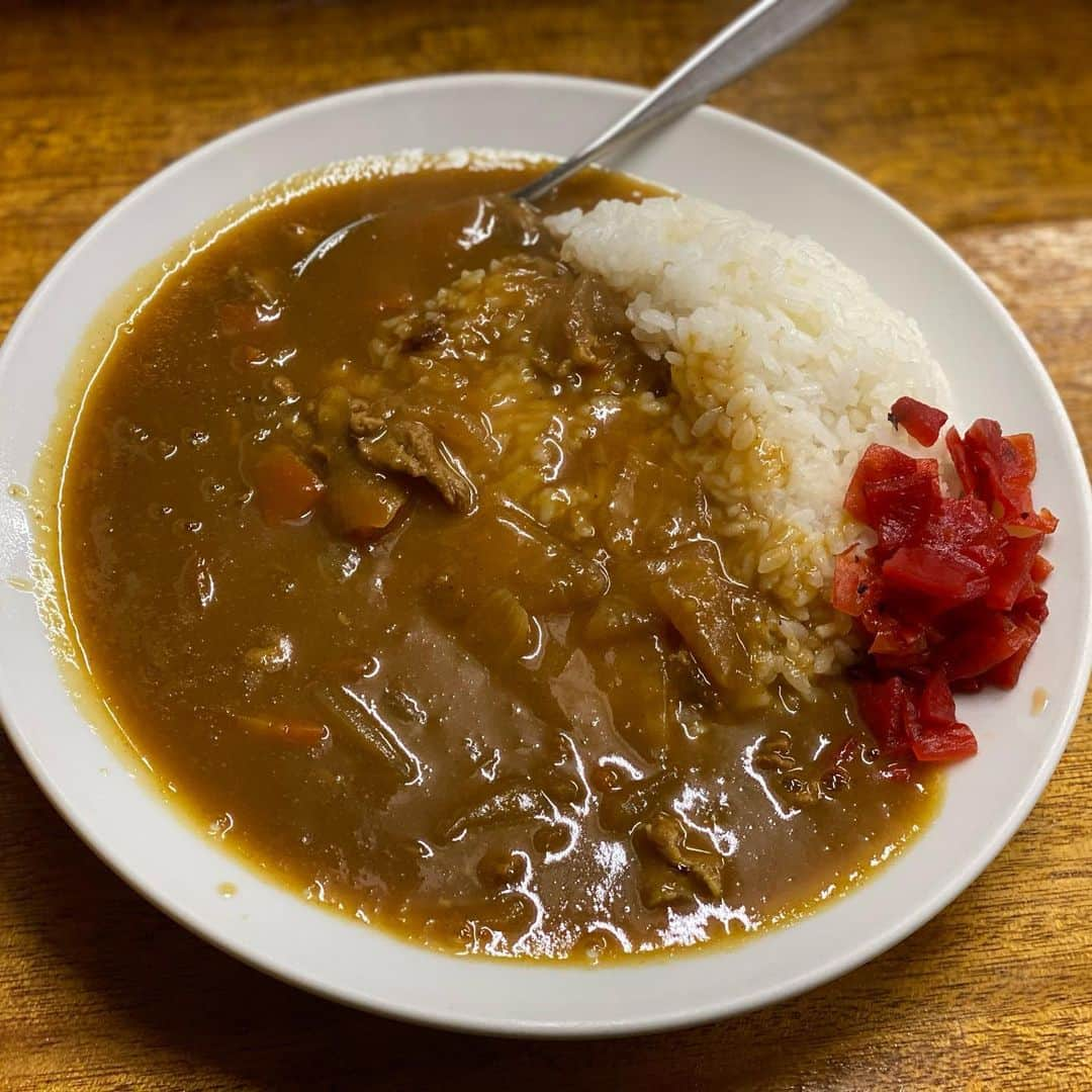 向山毅のインスタグラム：「カレーは家のカレーが一番ですが、ここのは限りなくそれに近くて好きです。 #カレー #カレーライス #カレー好きな人と繋がりたい #こづち #恵比寿 #こうきのグルメ」