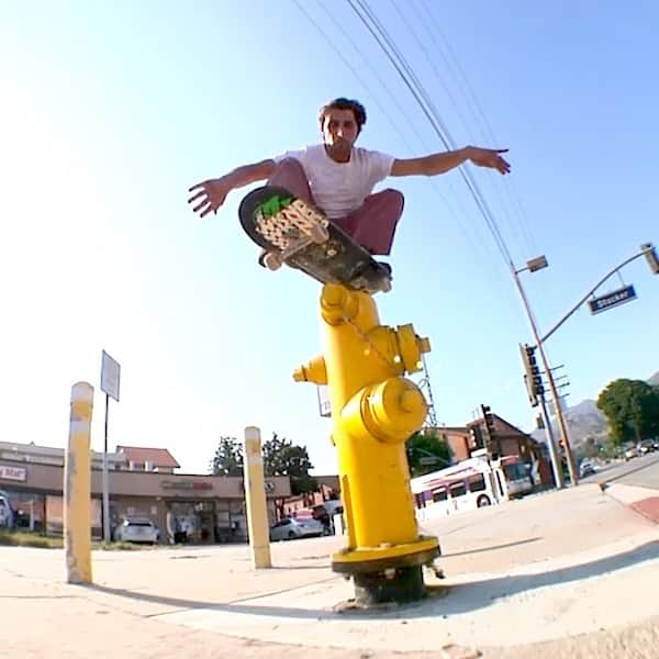 スラッシャーのインスタグラム：「👉🏾 @tomkarangelov makes his debut for @wknd_skateboards 🛹 Intro part playing on ThrasherMagazine.com 📡」