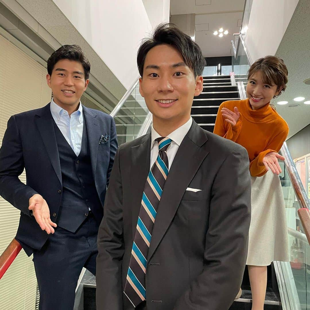 内野泰輔さんのインスタグラム写真 - (内野泰輔Instagram)「今年最後のα出演を終えた今湊アナ  髪は土曜日に切ったらしいです。  ここからフィギュアスケートに駅伝、バレーボールと大忙しな今湊アナでした。  #今湊敬樹 アナ #けーじゅ #優秀な後輩  #下からの圧力」12月23日 1時33分 - taisuke_uchino