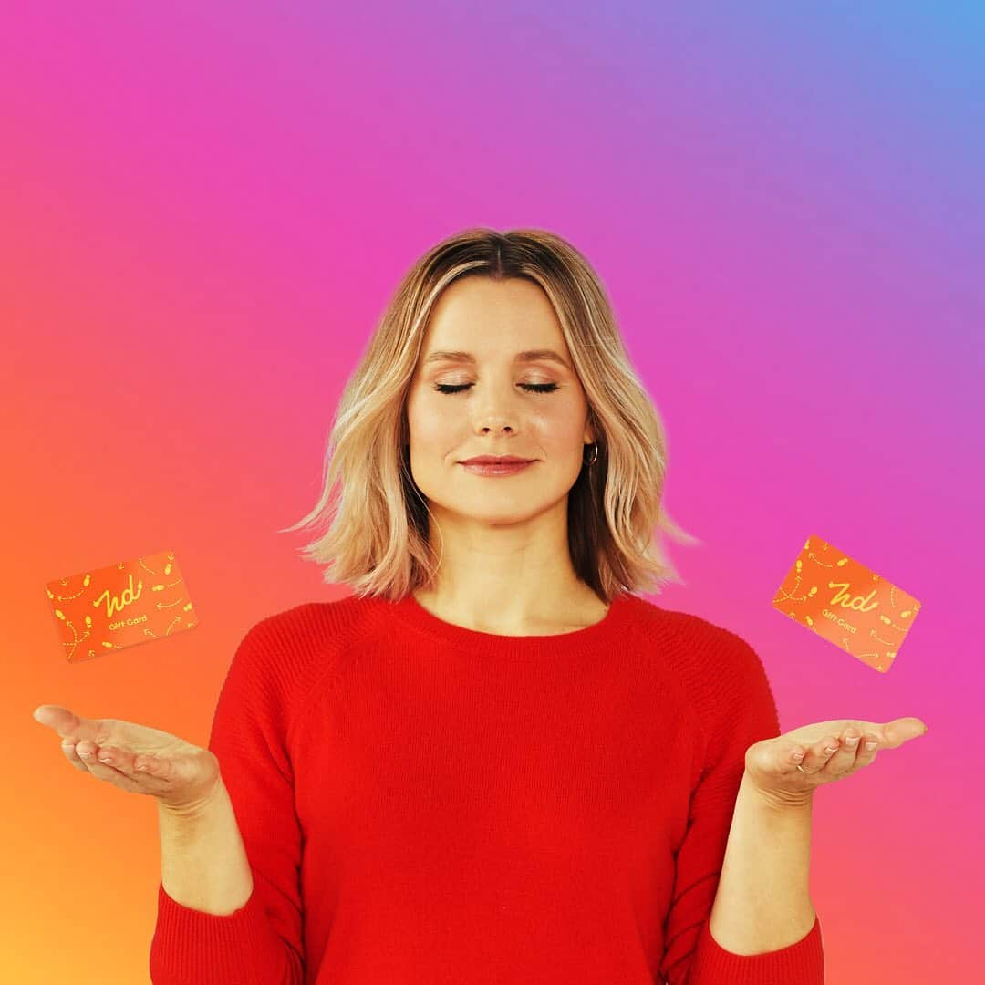 クリスティン・ベルさんのインスタグラム写真 - (クリスティン・ベルInstagram)「Give the gift of what it feels like to finally have 10 minutes alone. Give a @happydance gift card.」12月23日 1時43分 - kristenanniebell