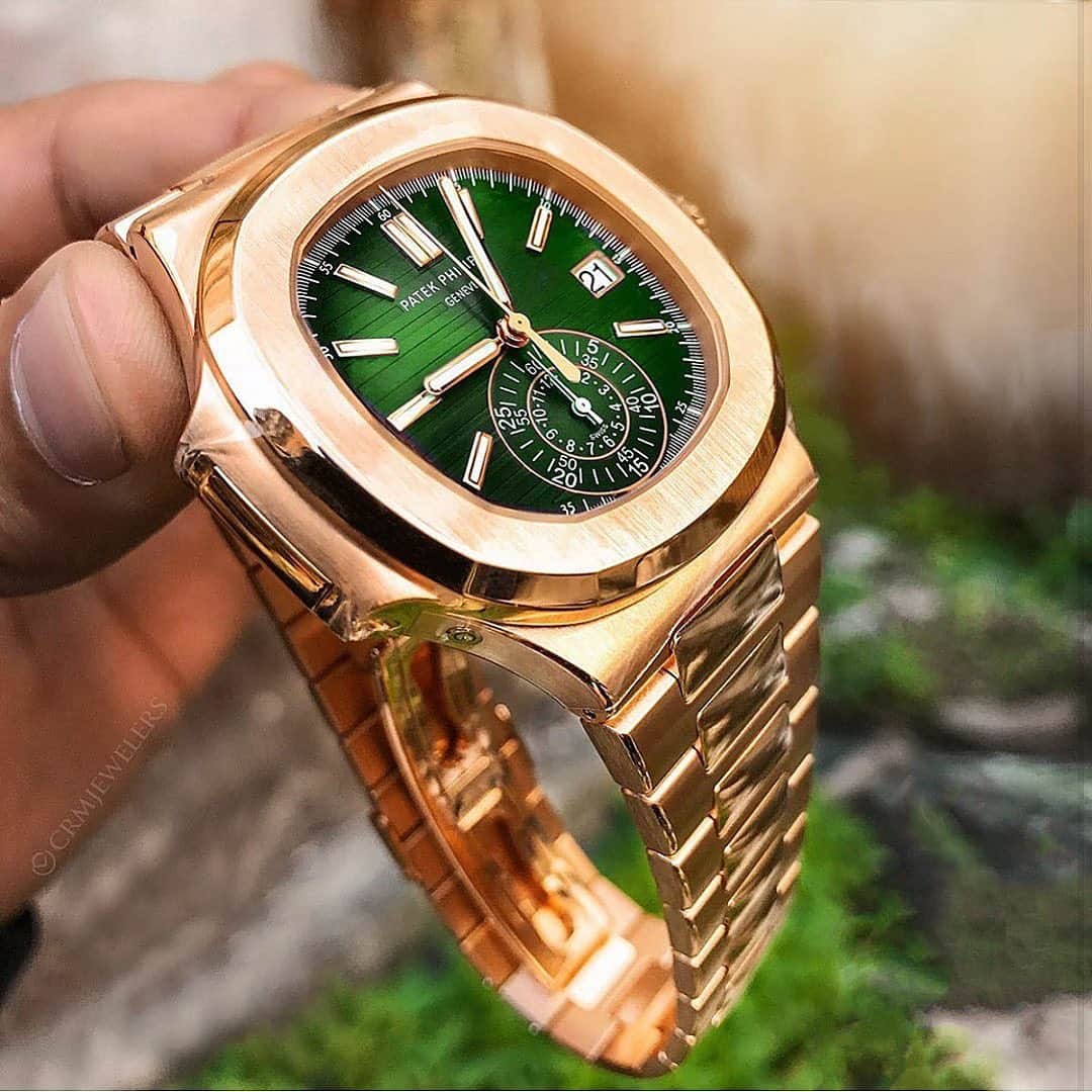 Daily Watchさんのインスタグラム写真 - (Daily WatchInstagram)「Green dial ✅ Should Patek Philippe consider making this green dial on their Nautilus? Photo by @crmjewelers」12月23日 1時51分 - dailywatch