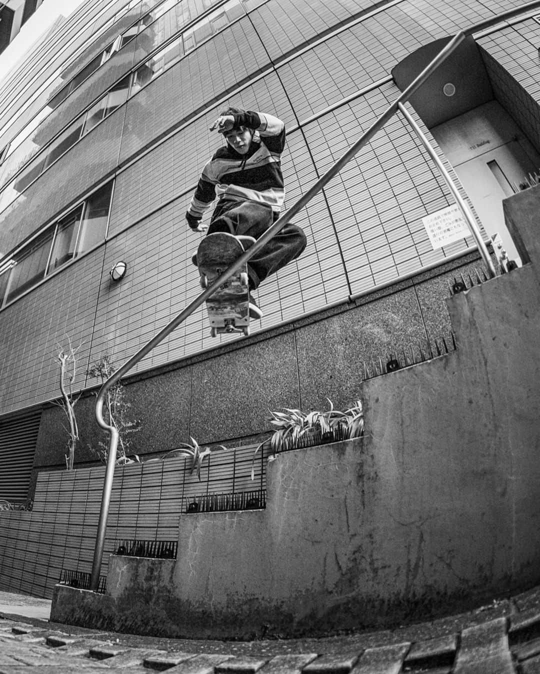 Nike Skateboardingさんのインスタグラム写真 - (Nike SkateboardingInstagram)「From ‘WAMONO’ to ‘CITY POP’, veteran Japanese skate photographer @nobuoiseki captures the Nike SB Japan team.⁠⠀ ⁠⠀ @taihoutokura @yutohorigome @k_pan_ @ryomotohashi @ryuhei_kitazume⁠⠀ ⁠⠀ See more from the crew on NikeSB.com. #LinkInBio」12月23日 1時52分 - nikesb