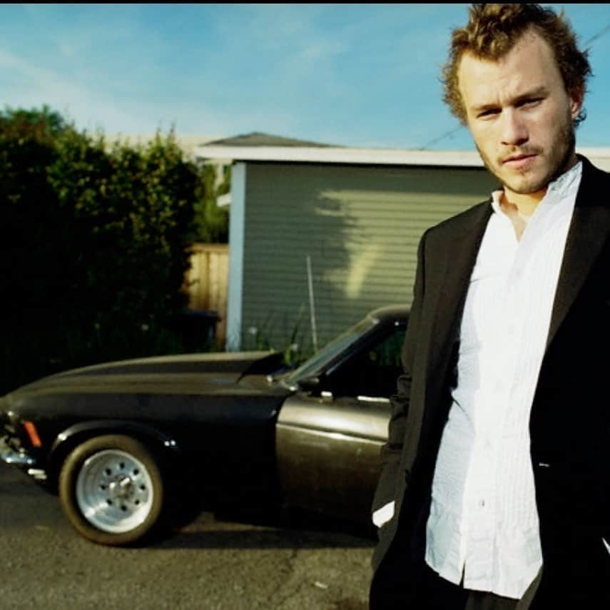 ベン・ワッツさんのインスタグラム写真 - (ベン・ワッツInstagram)「Heath wiv his favorite motor .... black mustang.  Out front of the 5th & sunset studios in LA.  Was a great session #heathledger #mustang #hotwheels #benwatts #losangeles #film #kodak」12月23日 1時58分 - wattsupphoto