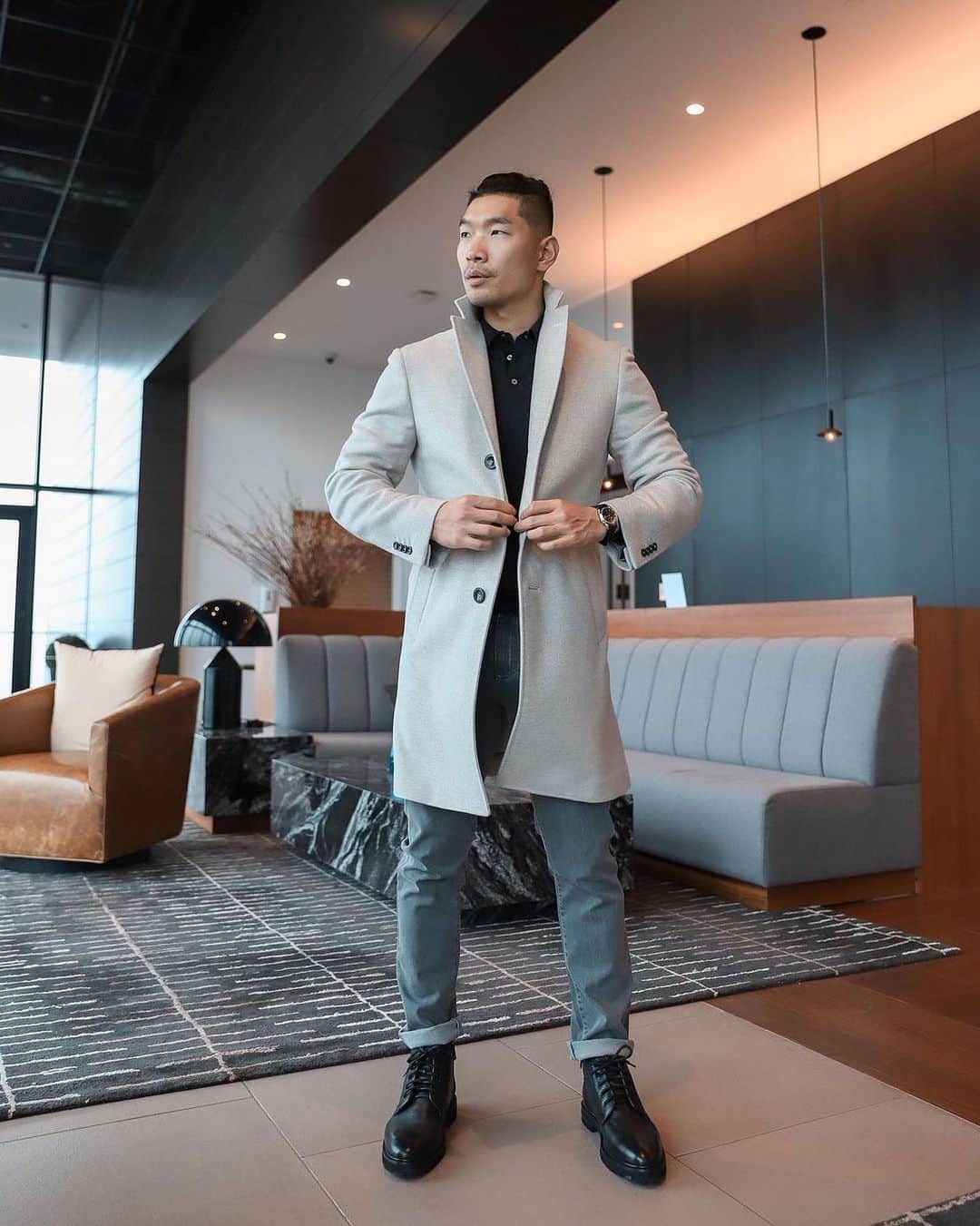 カナーリのインスタグラム：「Direct your gaze towards your surroundings where beauty may be found. KEI cashmere topcoat, wool long sleeve polo, and grey jeans worn by @levitatestyle. #Canali1934 #ChasingBeauty #MadeInItaly」