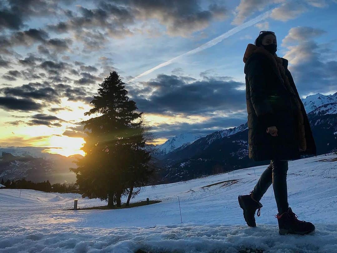 太田エイミーのインスタグラム：「Nature always heals us @cransmontana @guardagolf」