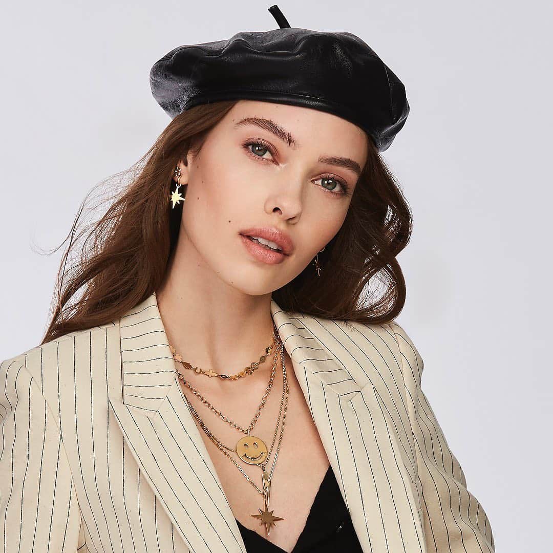 のインスタグラム：「Go for the gold this holiday season! From layered necklaces to rings, bracelets and earrings - our pure gold collection has everything you’ve been looking for.✨」