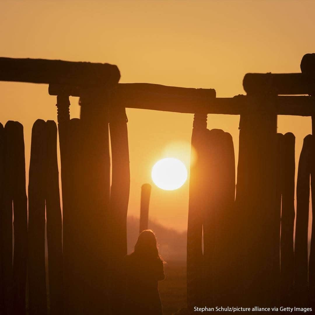 ABC Newsさんのインスタグラム写真 - (ABC NewsInstagram)「A woman watches the sunrise at the Pömmelte ring sanctuary on winter solstice, December 21, 2020. The prehistoric cult site is also called the German Stonehenge by archaeologists and the winter solstice marks the longest night and the shortest day of the year.  #wintersolstice #pömmelte」12月22日 18時00分 - abcnews