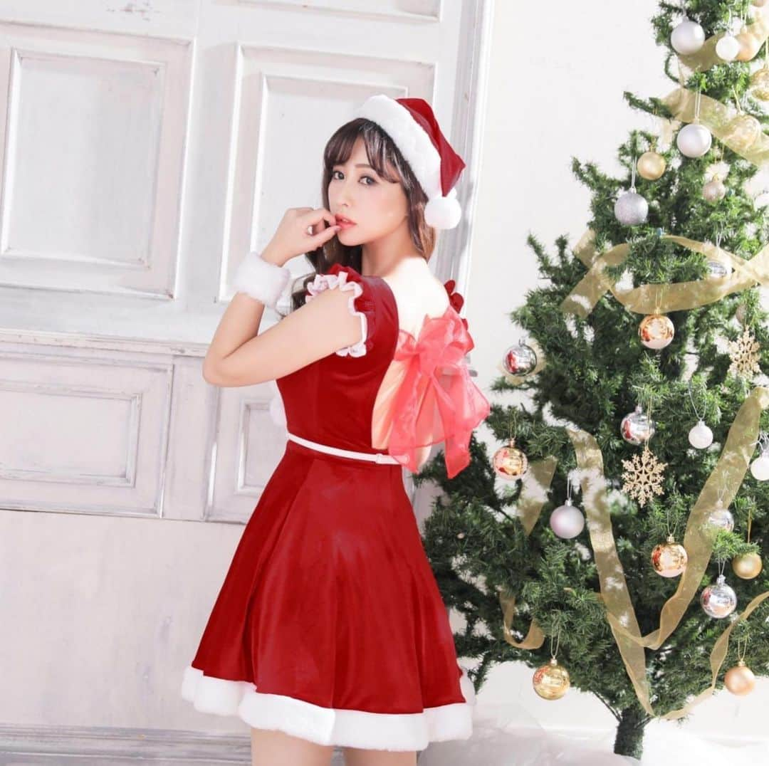 青木りえさんのインスタグラム写真 - (青木りえInstagram)「🎅✨ . @dress_sugar  @jewels_dress_official  . コラボのサンタさんは、まだ間に合うよ🎅✨ . 後ろのリボンも可愛く仕上がってます🎀ハイライトと、ストーリーから購入できます🎄✨ . 良いクリスマスを過ごしてね⭐️ . . #サンタコス#サンタ#コラボサンタ#さんたくろーす🎅 #サンタコスプレ」12月22日 18時10分 - aokirie0418